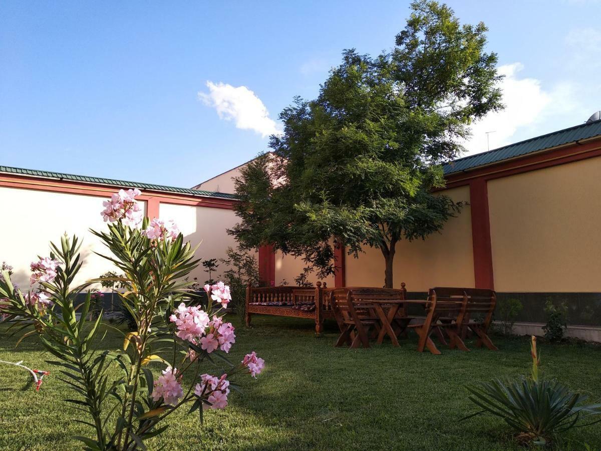 Chinor Garden Hotel - Free Airport Pick-Up And Drop-Off Tashkent Esterno foto